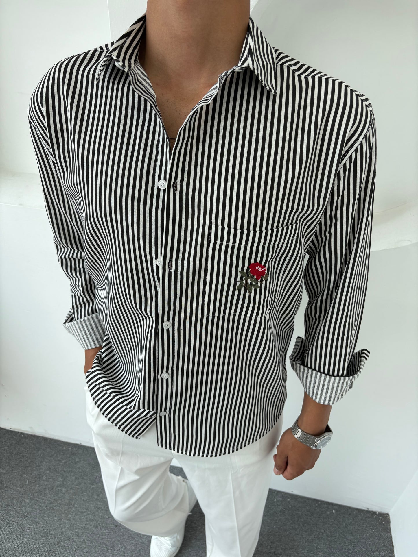 GÜL NAKIŞLI ÇİZGİLİ KETEN GÖMLEK SİYAH