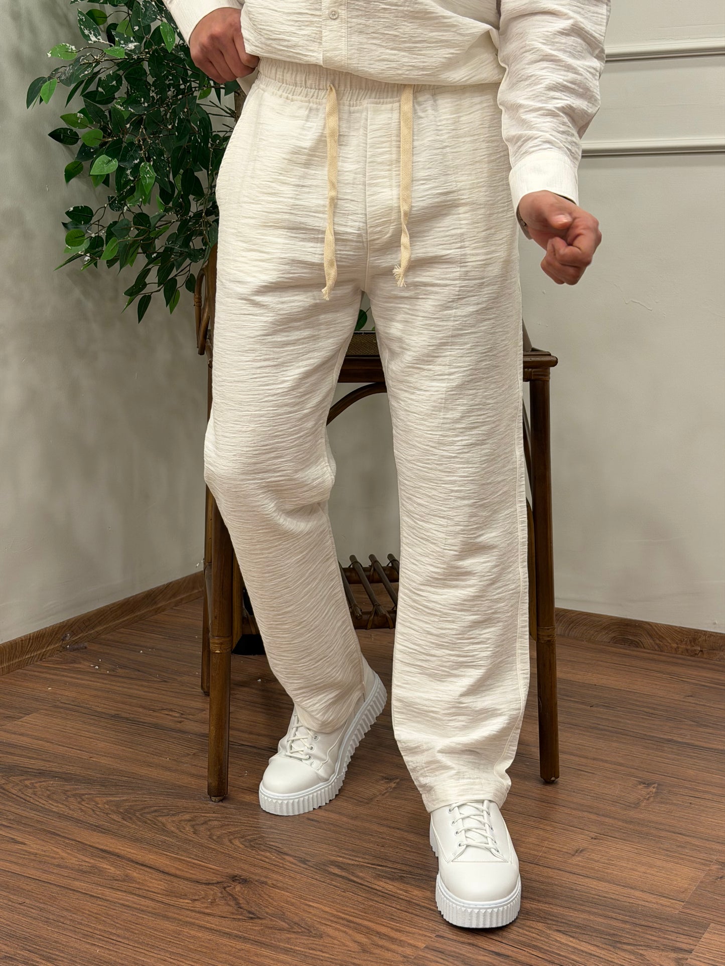 VİSKON KUMAŞ GÖMLEKLİ TAKIM BEYAZ