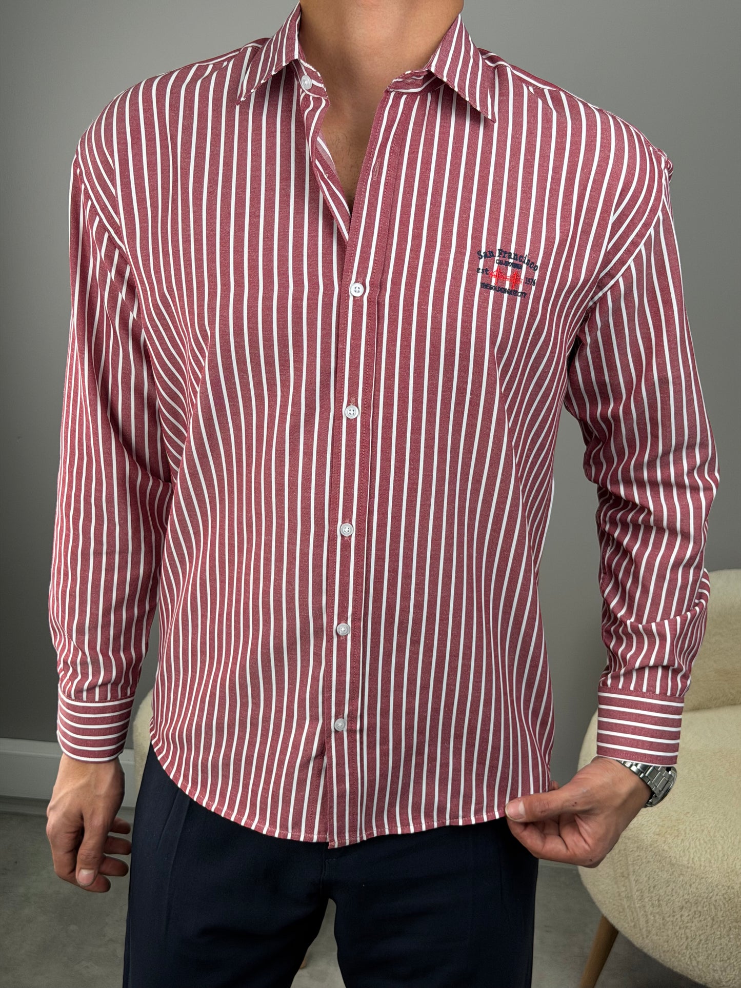 ÇİZGİLİ DİK YAKA KETEN GÖMLEK BORDO