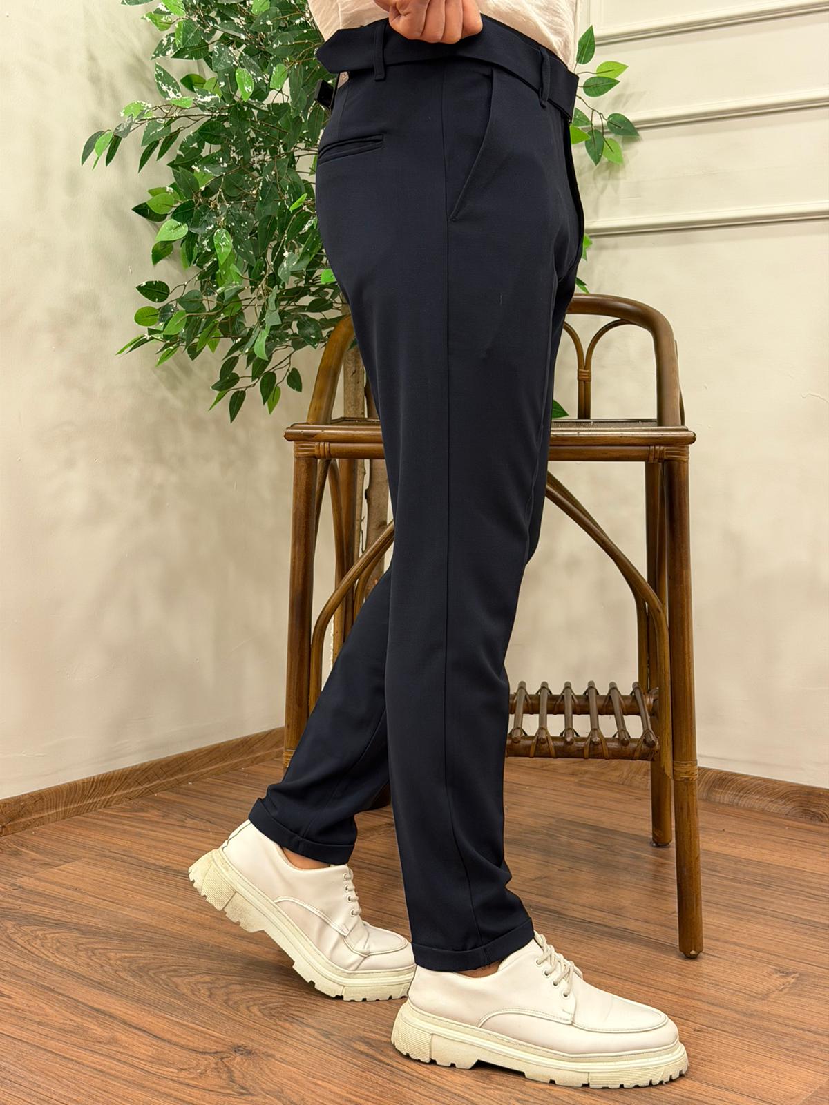 KENDİNDEN KEMERLİ KUMAŞ DUBLE PAÇA PANTOLON LACİVERT