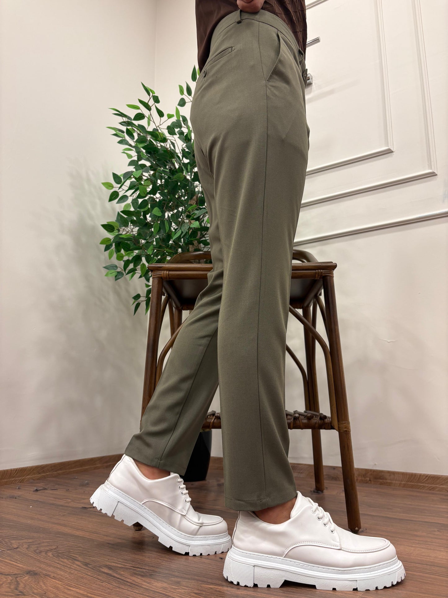 DİL DETAYLI KUMAŞ PANTOLON ÇAĞLA YEŞİLİ