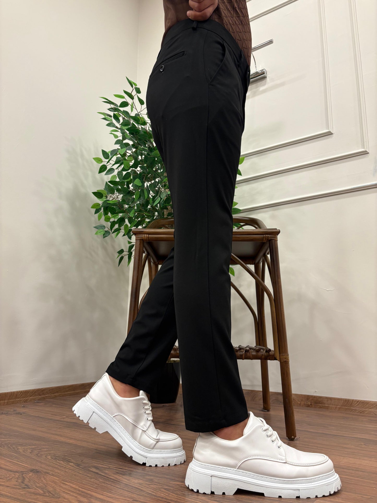 DİL DETAYLI KUMAŞ PANTOLON SİYAH